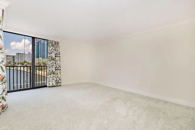 Trianon Unit 505 photo 8