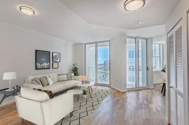 The Strand Unit 1206 photo 11