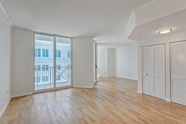 The Strand Unit 1206 photo 13
