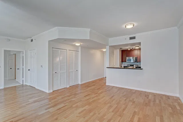 The Strand Unit 1206 photo 16