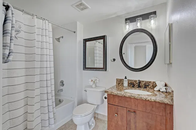The Strand Unit 1206 photo 26
