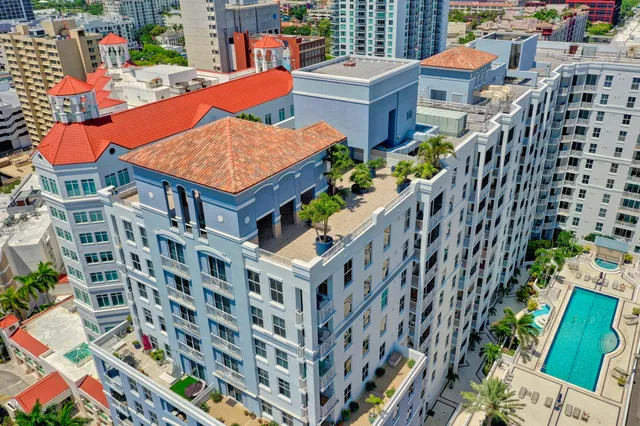 The Strand Unit 1206 photo 33