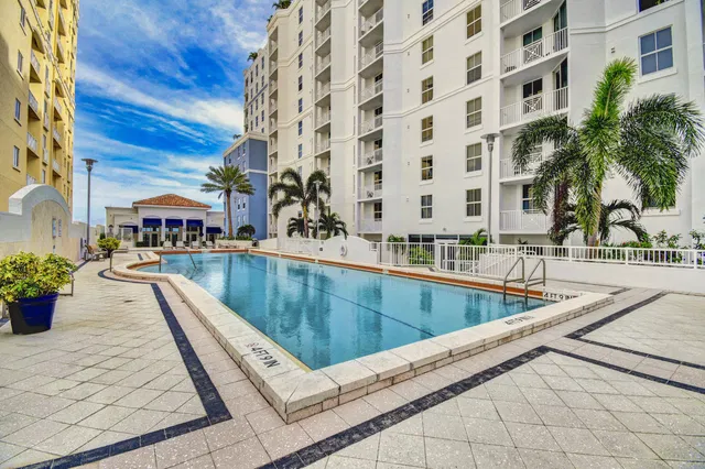 The Strand Unit 1206 photo 38