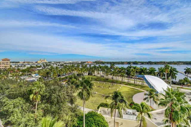 The Strand Unit 1206 photo 45