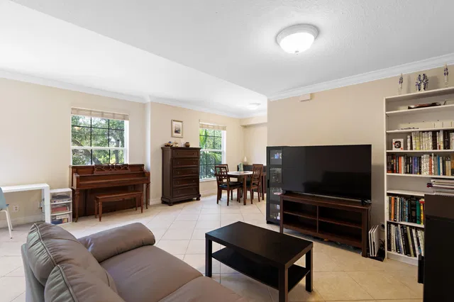 Residence photo 8