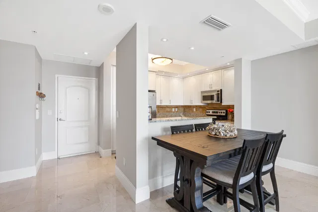 One City Plaza Unit 1008 photo 18