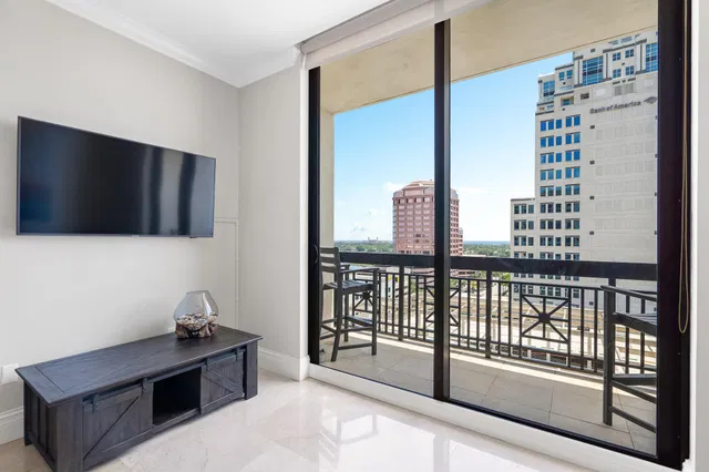 One City Plaza Unit 1008 photo 21