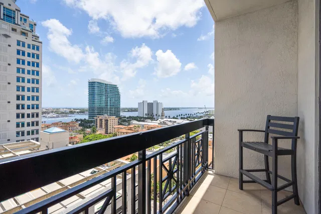 One City Plaza Unit 1008 photo 23