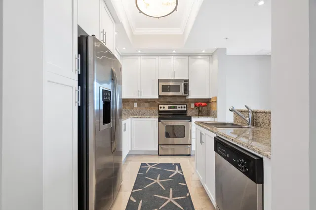 One City Plaza Unit 1008 photo 26