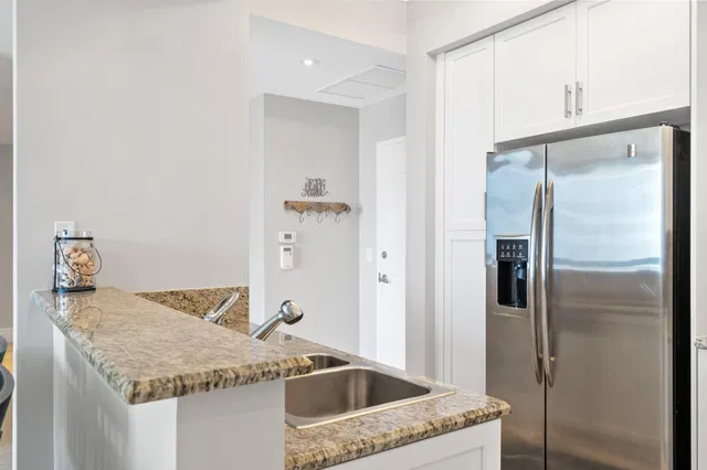 One City Plaza Unit 1008 photo 29