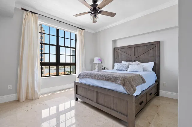 One City Plaza Unit 1008 photo 31