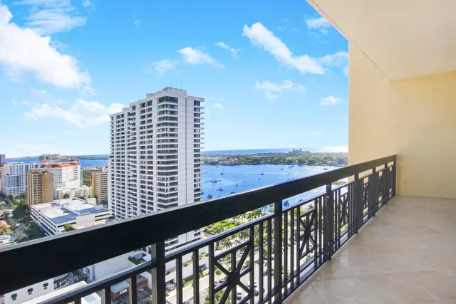 Two City Plaza Unit 1813 photo 13
