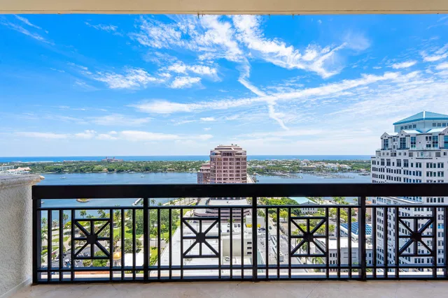 Two City Plaza Unit 1811 photo 3