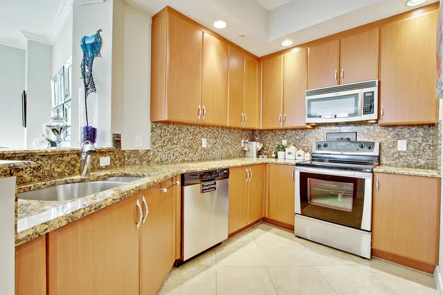 Two City Plaza Unit 1415 photo 3