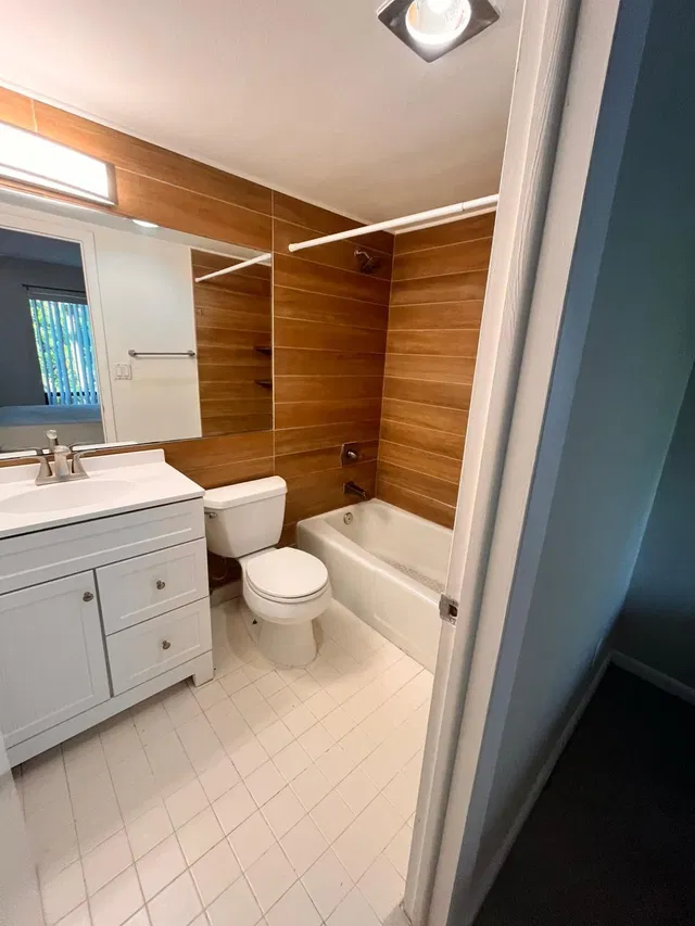 Unit 206 photo 7