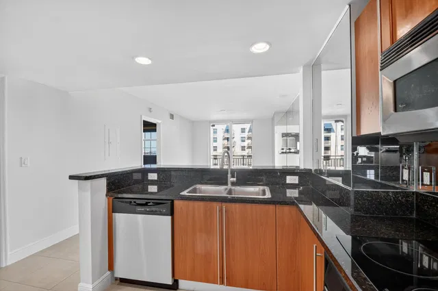 610 Clematis Unit 631 photo 10