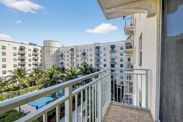 610 Clematis Unit 631 photo 17