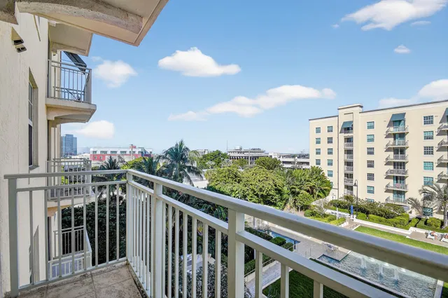 610 Clematis Unit 631 photo 18