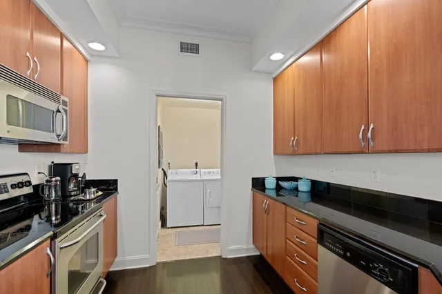 One City Plaza Unit 1402 photo 5