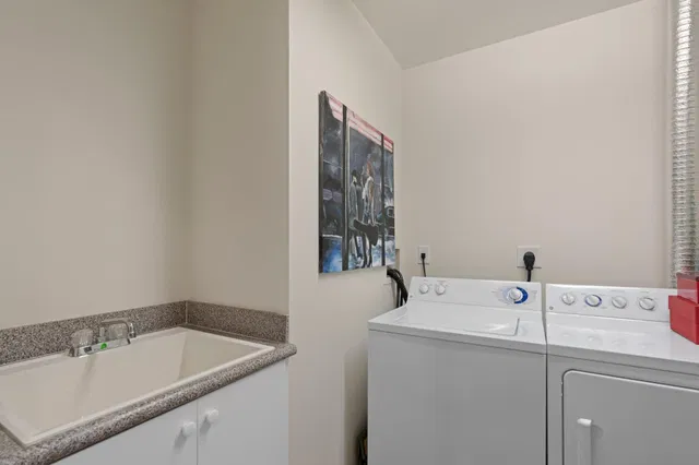 One City Plaza Unit 1402 photo 6
