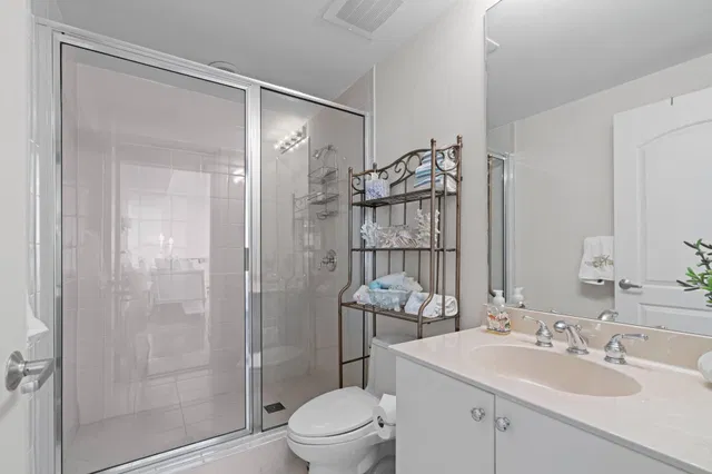 One City Plaza Unit 1402 photo 17