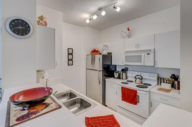 Courtyards in Cityplace Unit 112 photo 16