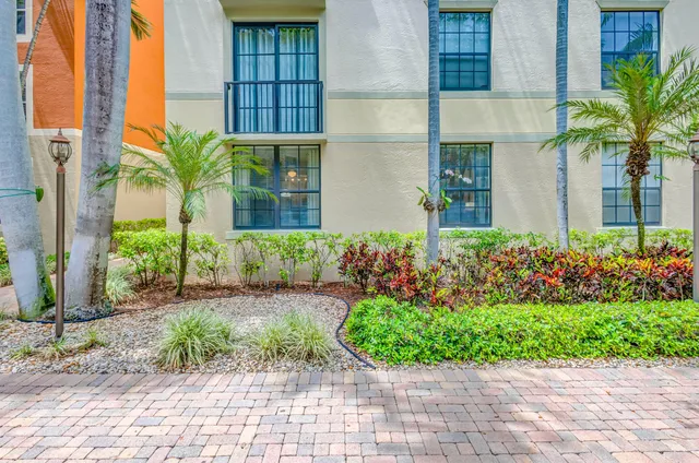 Courtyards in Cityplace Unit 112 photo 35
