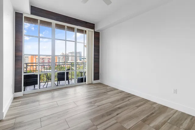 The Whitney Unit 807 photo 14
