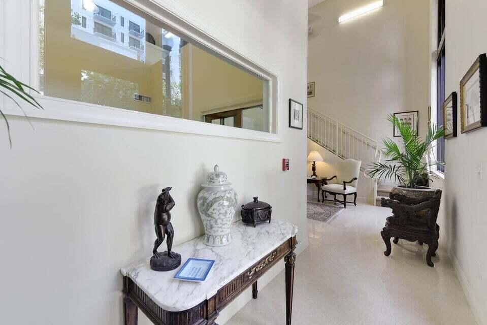 Two City Plaza Unit 117 photo 3
