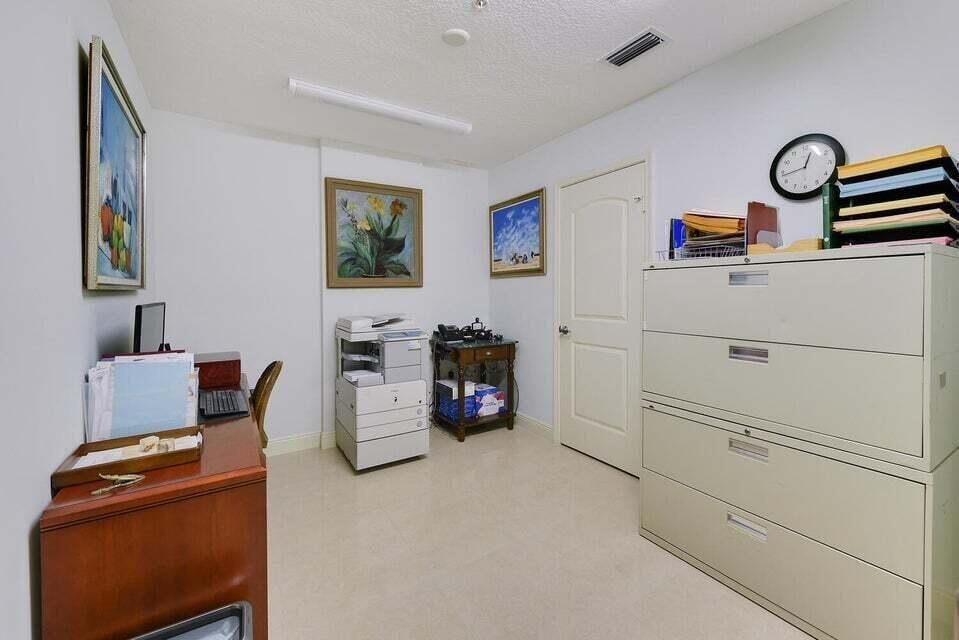 Two City Plaza Unit 117 photo 13