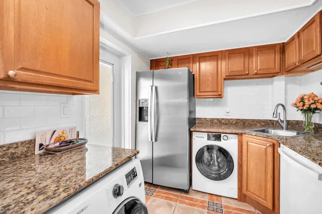 Unit E101 photo 21
