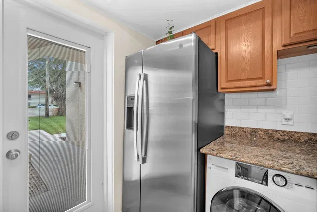 Unit E101 photo 22