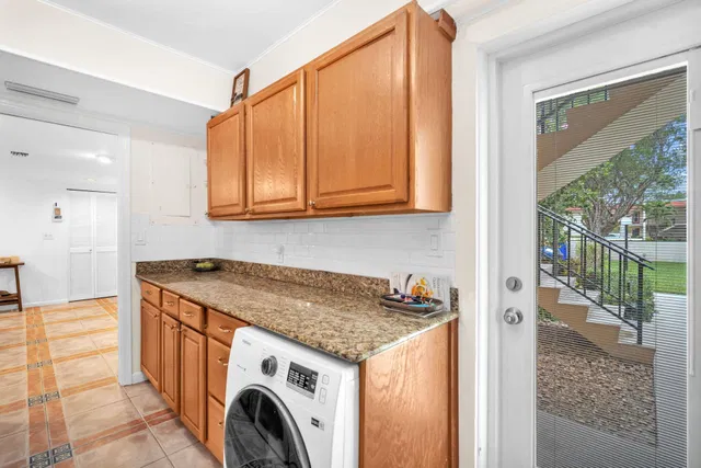 Unit E101 photo 23