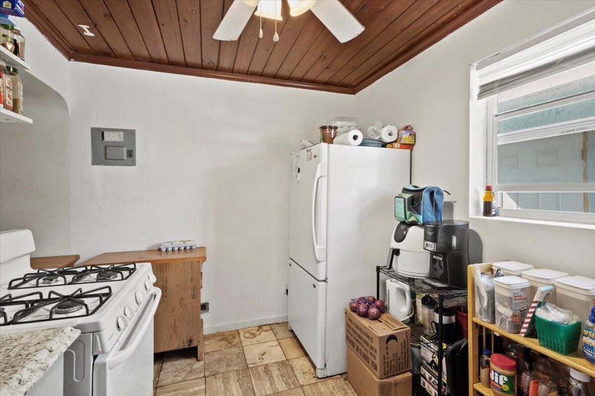 West Palm Beach Residence photo 18