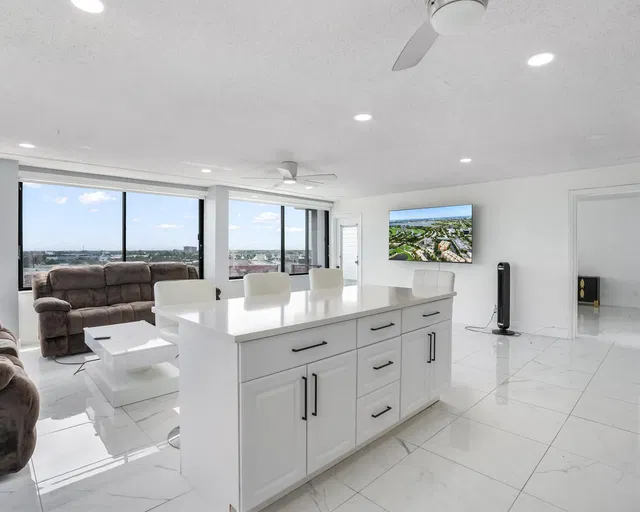 Presidential Towers Unit 806 photo 2