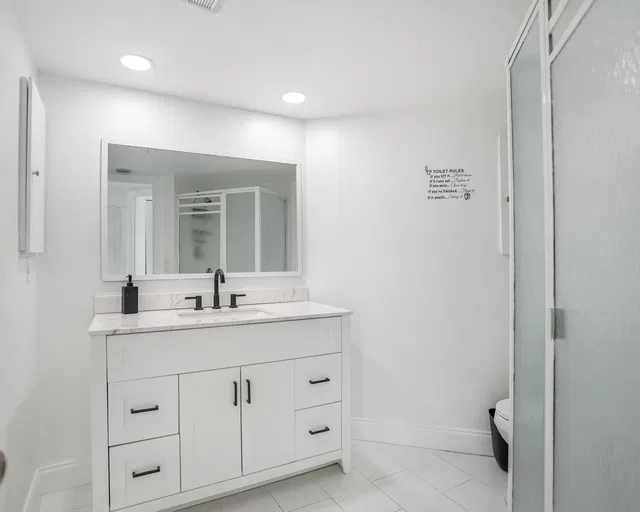 Presidential Towers Unit 806 photo 8