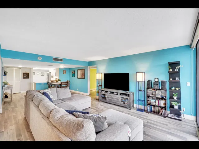 Lands of the President Unit 401 photo 7