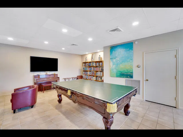 Lands of the President Unit 401 photo 20