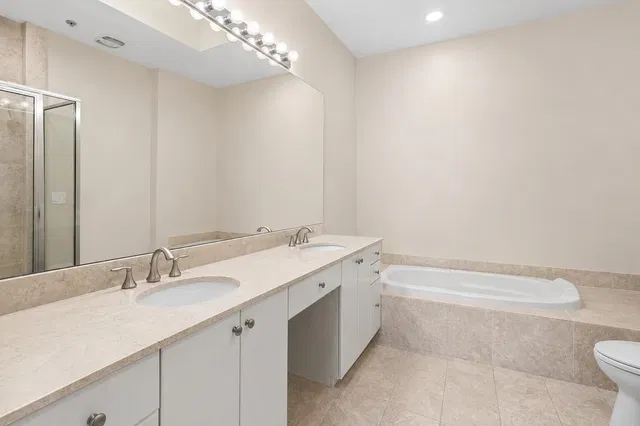 Two City Plaza Unit 320 photo 17