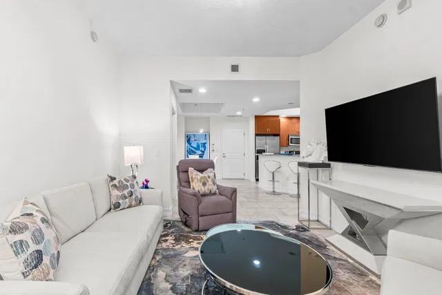 Two City Plaza Unit 807 photo 6