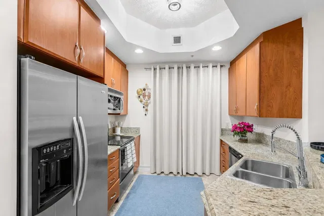 Two City Plaza Unit 807 photo 9