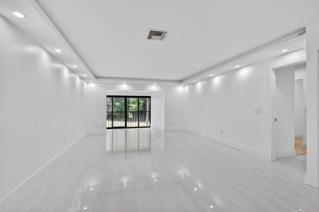 Unit 28F photo 9