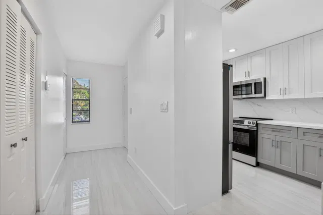 Unit 28F photo 19