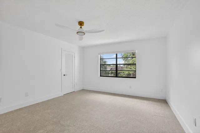 Unit 28F photo 22