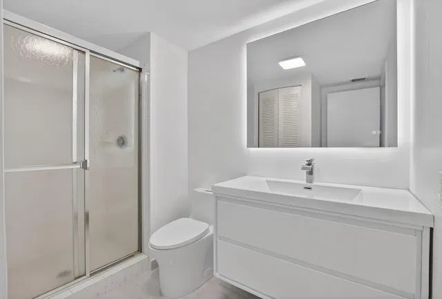 Unit 28F photo 33
