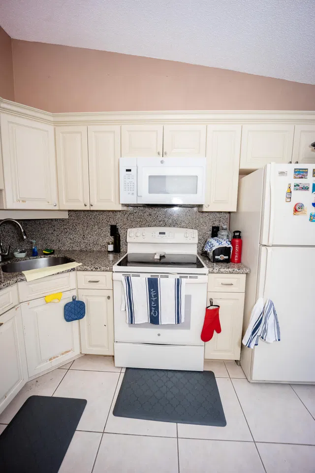 Unit F photo 11