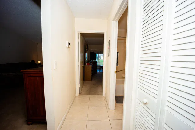 Unit F photo 27