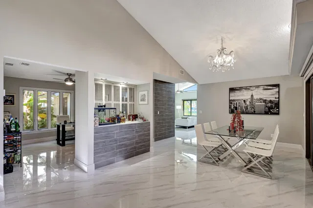  Residence photo 9