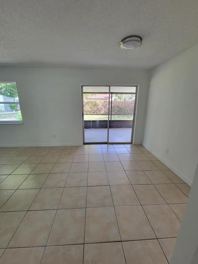  Residence photo 5