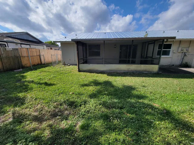 Residence photo 7